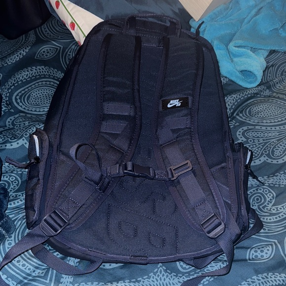 Nike SB Men's Backpack in Camo and Black - Picture 4 of 12